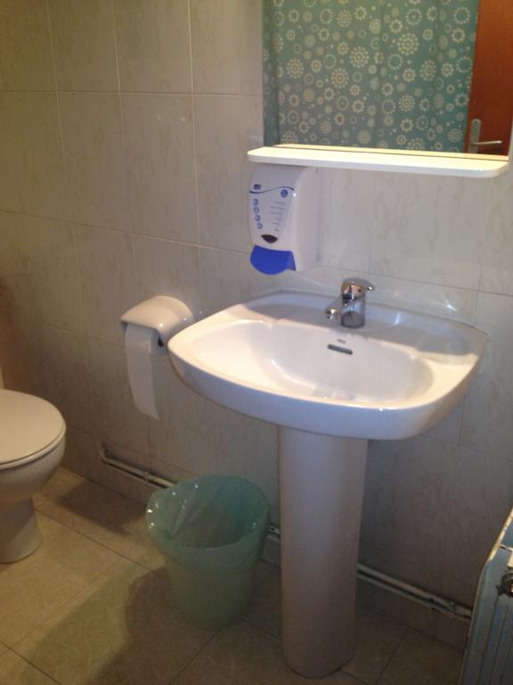 Hostal Carlos III El Prat de Llobregat Eksteriør billede