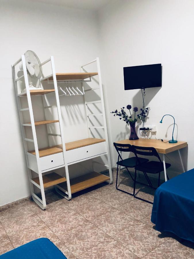 Hostal Carlos III El Prat de Llobregat Eksteriør billede